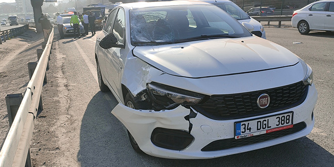 Yolun karşısına geçerken otomobilin çarptığı 2 öğrenci yaralandı