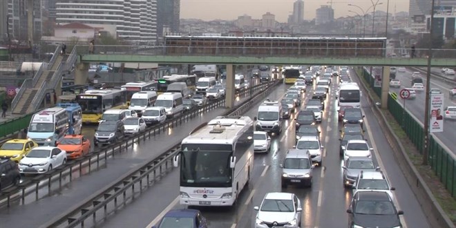 İstanbul'da trafik yoğunluğu yüzde 80'e ulaştı