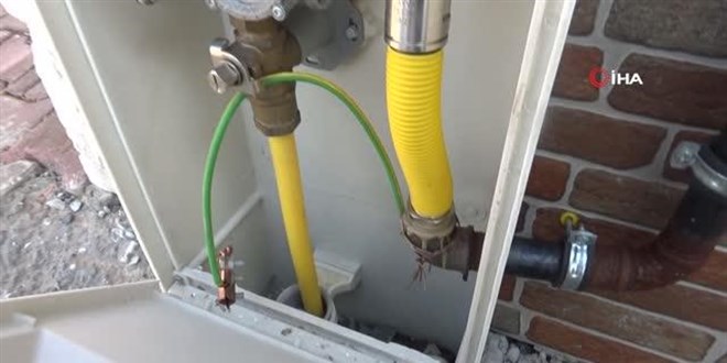 100 binanın doğalgaz kutularından topraklama çubuklarını çaldılar