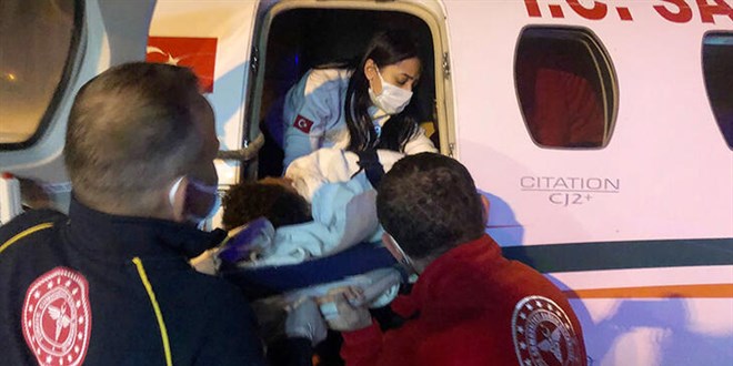 Yznden para kopan Serdar, ambulans uakla gtrld Antalya'da ameliyat edildi