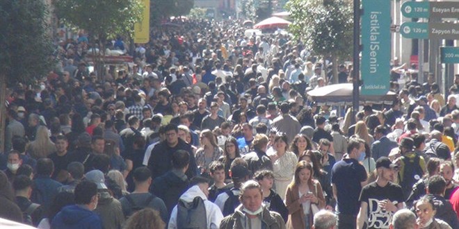 İstiklal Caddesi'nde 'maskesiz' normalleşme