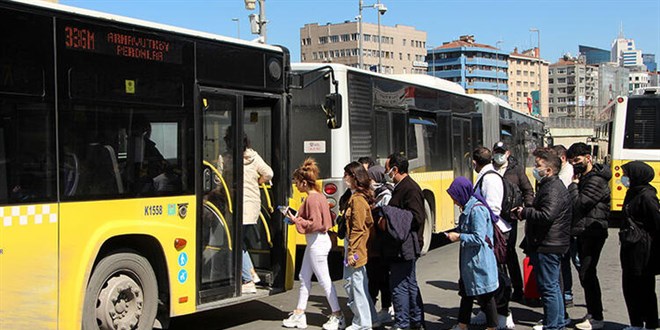 İstanbul'da ulaşımda zamlı tarifeyle yolculuk başladı