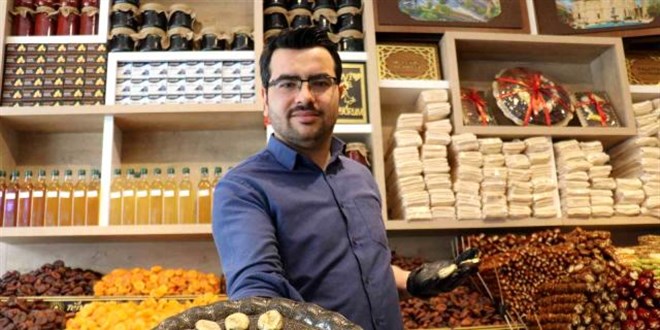 Kilosu 10 bin TL olan altın kaplamalı kayısı üretti