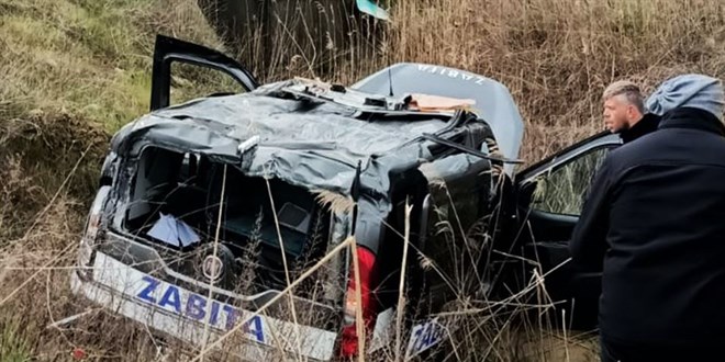 Çanakkale'de şarampole devrilen resmi araçtaki 4 zabıta yaralandı