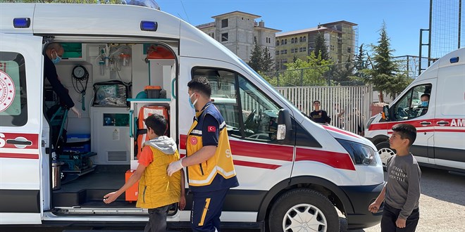 Ortaokul öğrencisi sınıfta temizlik maddelerini karıştırınca 8 kişi zehirlendi