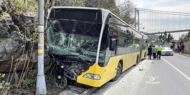 İETT otobüsü kaza yaptı: 6 yaralı
