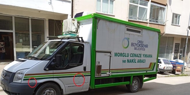 Cenazeyi defin yeri anlaşmazlığında cenaze aracı kurşunlandı