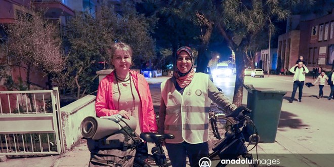 Kansere dikkati çekmek için bisikletle yola çıkan iki kadın, Denizli'de