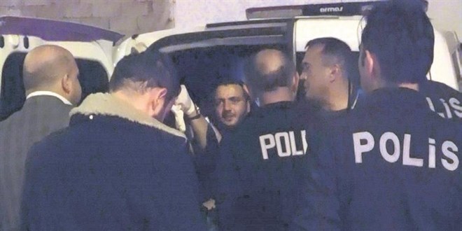 Kendisini yıllar önce evlatlık veren babasını öldürdü