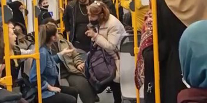 Metroda maske takmayan genleri uyaran yal kadna hakaret