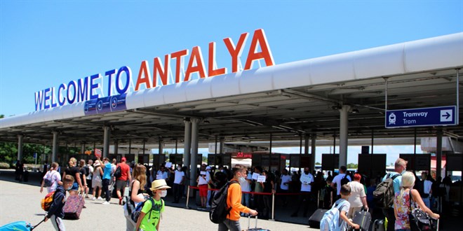 Antalya'ya gelen turist says 1 milyonu geti