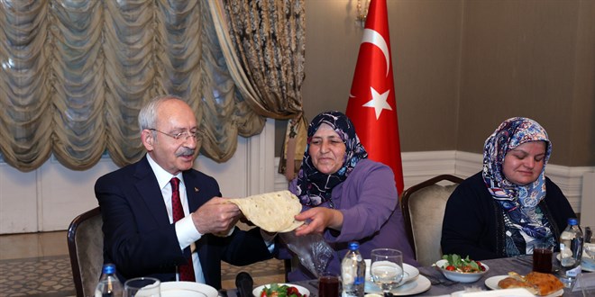 Kılıçdaroğlu, ev hizmetlerinde çalışan kadınlarla iftar yaptı