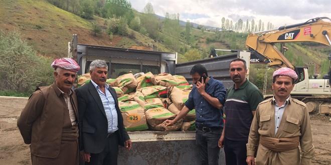 Şemdinli'de 42 çiftçiye 9 ton buğday tohumu verildi
