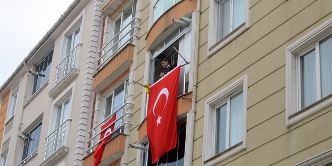 Şehit Uzman Çavuş Akgün'ün Tekirdağ'daki ailesine şehadet haberi verildi
