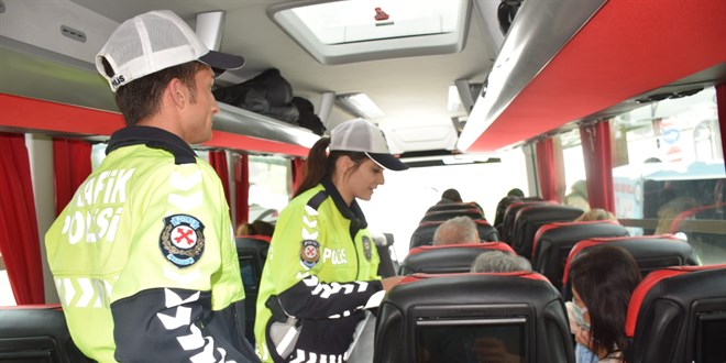 Konya ve evre illerde 'Bayramnz kemerli olsun' trafik denetimi yapld