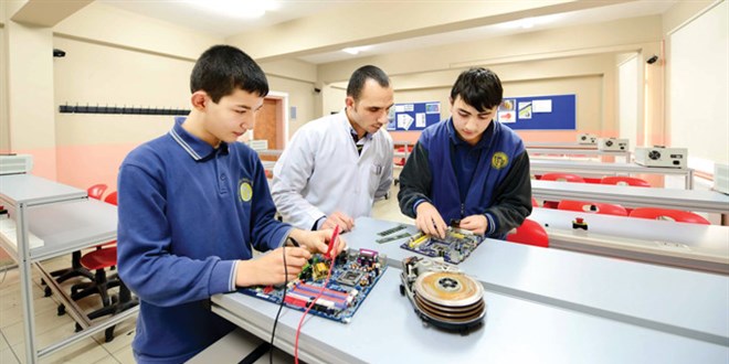 Meslek lisesi öğrencilerinden 54 binin üzerinde eve destek