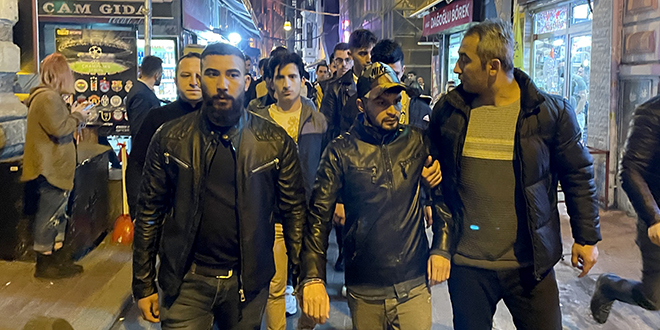 Beyoğlu İstiklal Caddesi'nde 120 düzensiz göçmen yakalandı