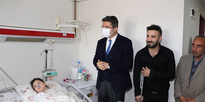 Erzurumlu 'kahraman baba' hayatını kurtardığı küçük kızla hastanede buluştu