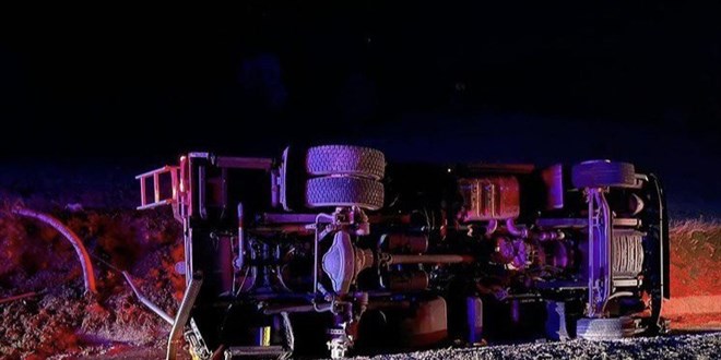 Yangına giden itfaiye aracı devrildi, 1 itfaiye eri hayatını kaybetti