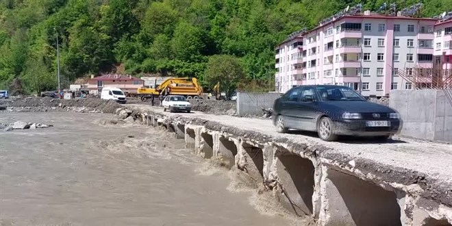 Bozkurt'ta geçici köprülerden ikisi yeniden ulaşıma açıldı