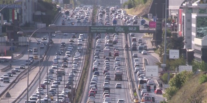 İstanbul'da pazar günü trafik yoğunluğu yüzde 49'lara ulaştı