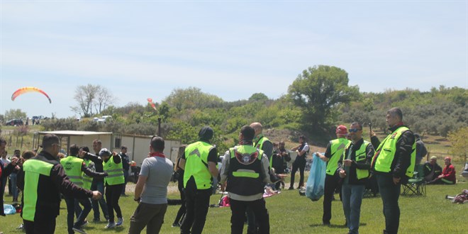 Tekirdağ'da motosiklet tutkunları çevre temizliği yaptı