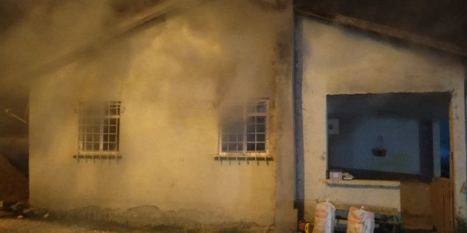 Kastamonu'da çıkan yangında cami lojmanı kullanılamaz hale geldi