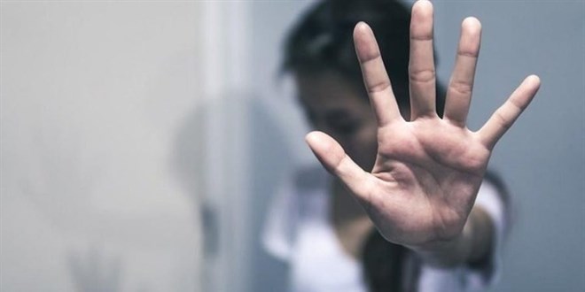 Hastalarıyla cinsel ilişkiye giren doktor açığa alındı, eşi boşanma davası açtı