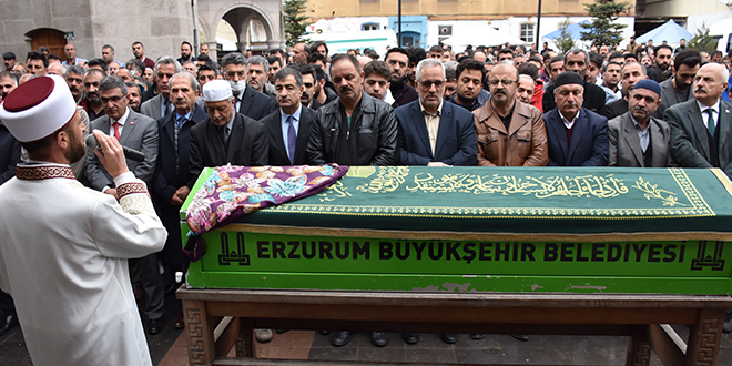 Yolun karşısına geçerken otomobilin çarptığı 2 üniversite öğrencisi öldü