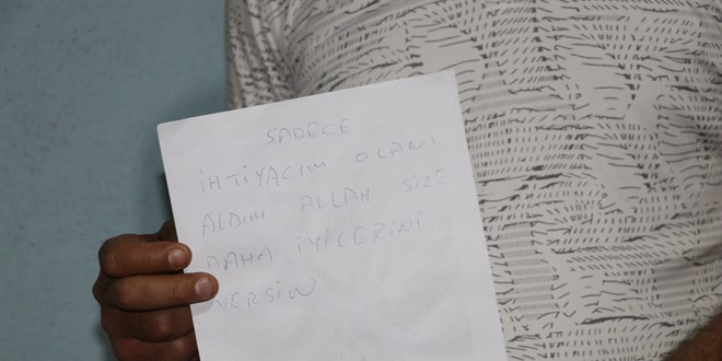 Denizli'de girdiği evde yemek yiyen ve banyo yapan hırsız not bırakıp kaçtı