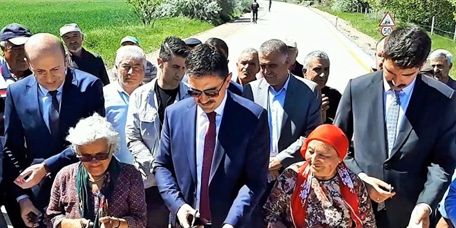 Kırıkkale Valisi, kullandığı makam aracıyla beton yolu test etti