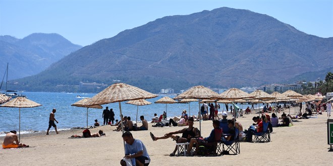 Bodrum ve Marmaris sahillerinde hareketlilik yaşanıyor