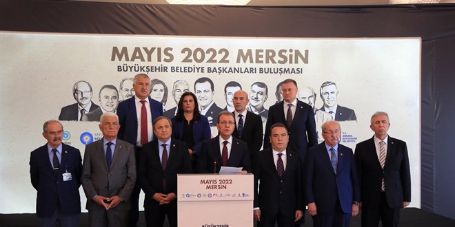 CHP'li büyükşehir belediye başkanları Mersin'de buluştu