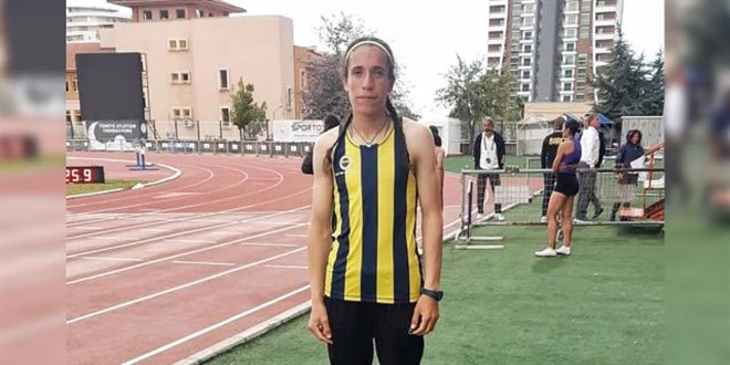 Milli atlet Dilek Koçak 800 metrede yıldızlar Türkiye rekorunu kırdı