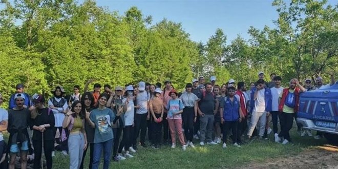 Ormanlık alanda kaybolan 100 kişilik üniversiteli öğrenci grubu bulundu
