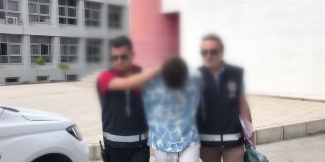 Arkadaşlarını bıçaklayarak öldürdükleri iddiasıyla iki kardeş tutuklandı