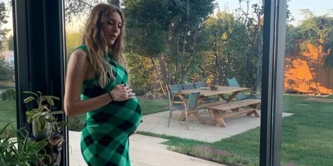 Sinem Kobal ikinci çocuğunu dünyaya getirdi