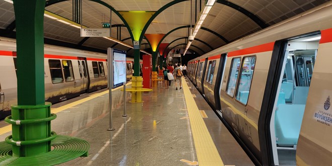 stanbul'daki tm metro hatlarnda cretsiz internet dnemi