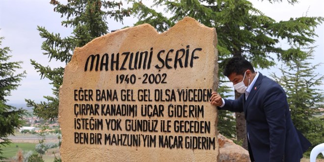 Aşık Mahzuni Şerif, kabri başında anıldı