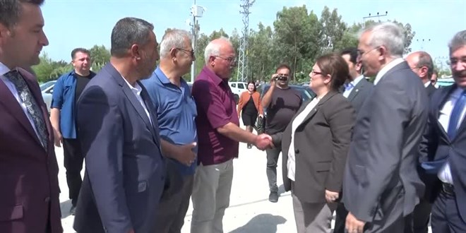 Bakan Yanık, Osmaniye'de doludan tarım arazileri zarar görenleri ziyaret etti