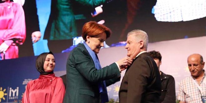 Emekli askeri hakim Ahmet Zeki Üçok İYİ Parti'ye katıldı
