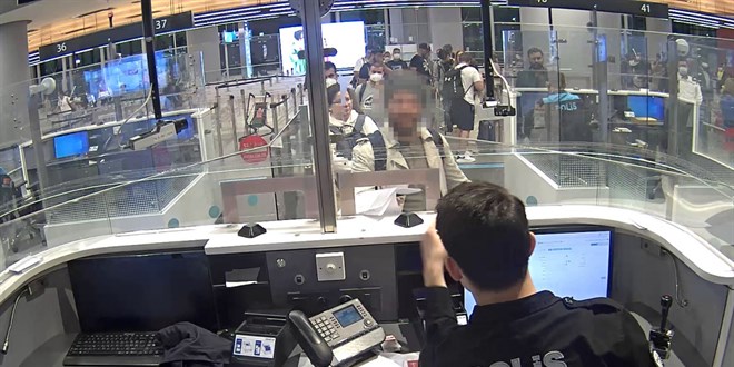 FETÖ'den aranan şüpheli, sahte pasaportla Türkiye'ye girmek isterken yakalandı
