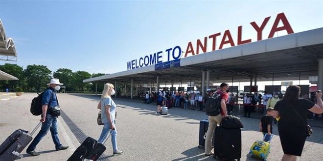 Antalya'ya gelen turist sayısı 2 milyonu aştı