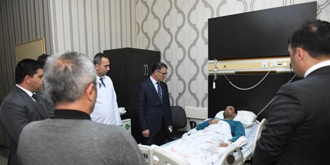 Hakkari Vali Yardımcısı Murat Yayabaşı trafik kazasında yaralandı