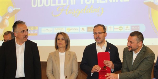 Bakan Kasapoğlu 4. Sosyal Medya Ödül törenine katıldı