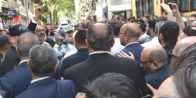 Meral Akşener'in esnaf ziyareti öncesi arbede