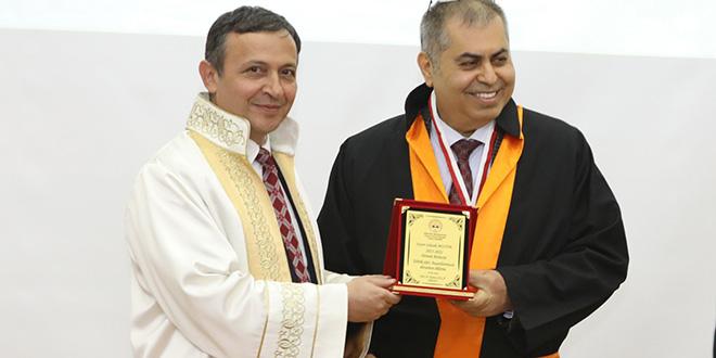 Tıp profesörü, turizm fakültesinde dönem birincisi oldu