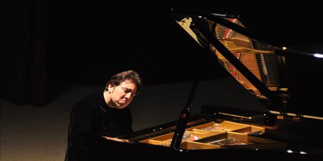 Piyanist ve besteci Fazıl Say, Munzur Çayı kıyısında konser verdi