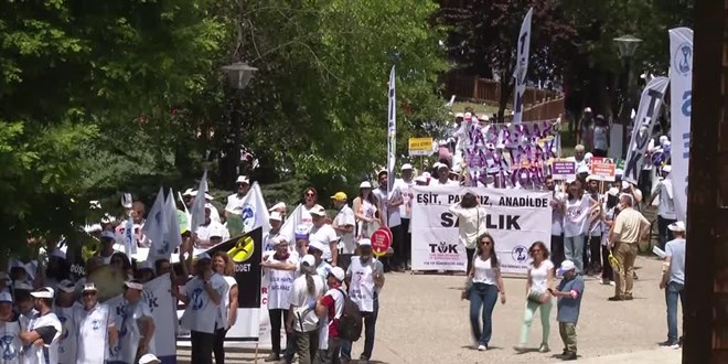 TTB'nin çağrısıyla bir araya gelen sağlık çalışanları eylem yaptı