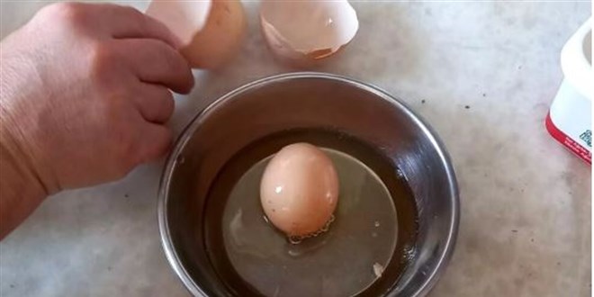 Yumurta içinden yumurta çıktı: Kümesten aldığımda bir gariplik olduğunu anladım